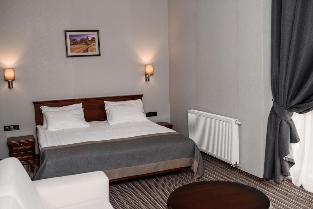 Optima Collection Park Hotel Ivano-Frankivsk Extérieur photo