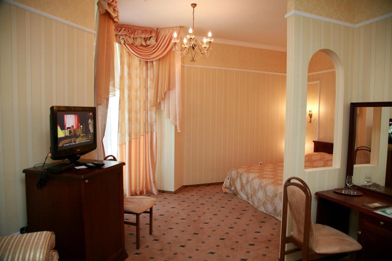 Optima Collection Park Hotel Ivano-Frankivsk Extérieur photo