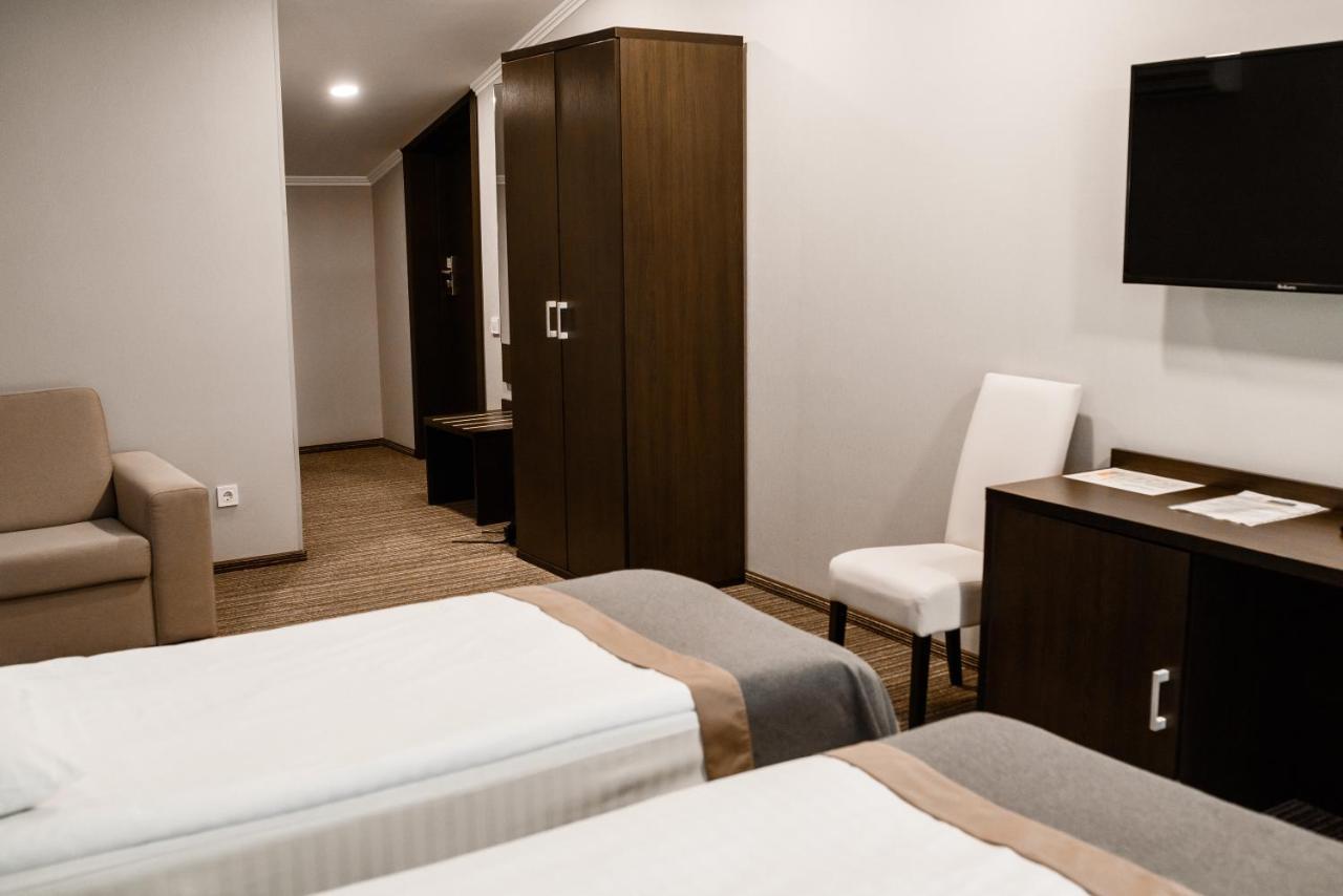 Optima Collection Park Hotel Ivano-Frankivsk Extérieur photo