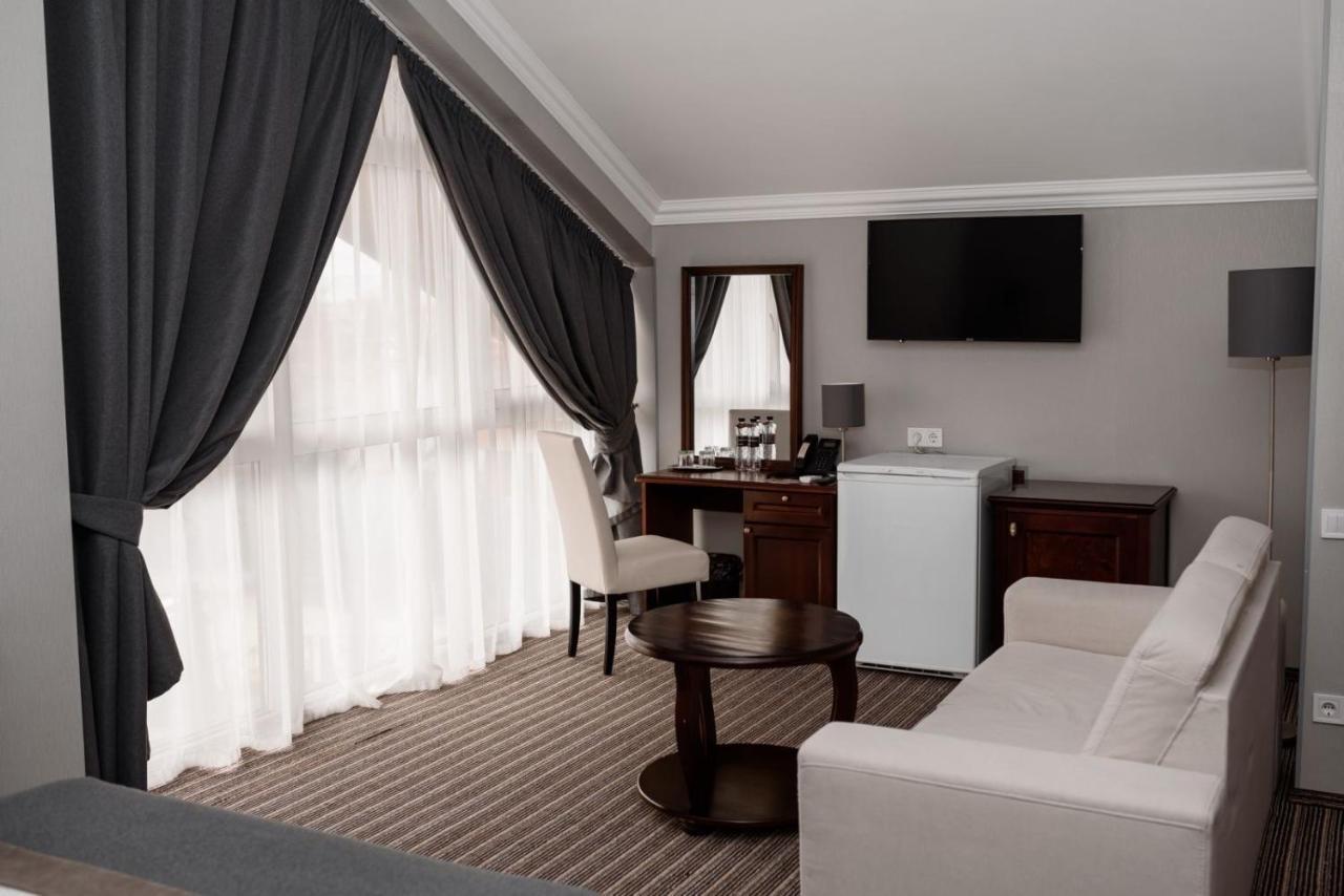 Optima Collection Park Hotel Ivano-Frankivsk Extérieur photo