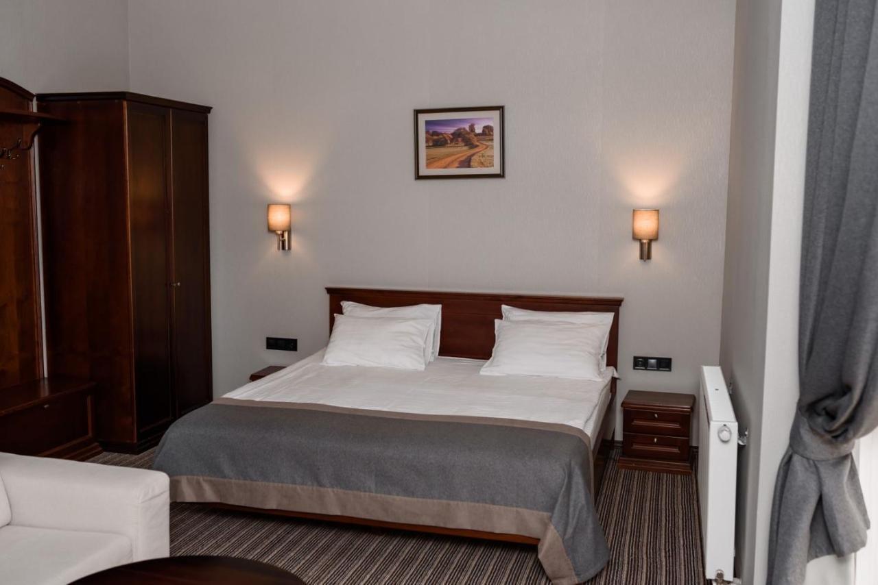 Optima Collection Park Hotel Ivano-Frankivsk Extérieur photo
