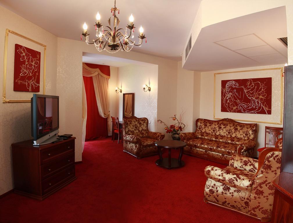 Optima Collection Park Hotel Ivano-Frankivsk Extérieur photo