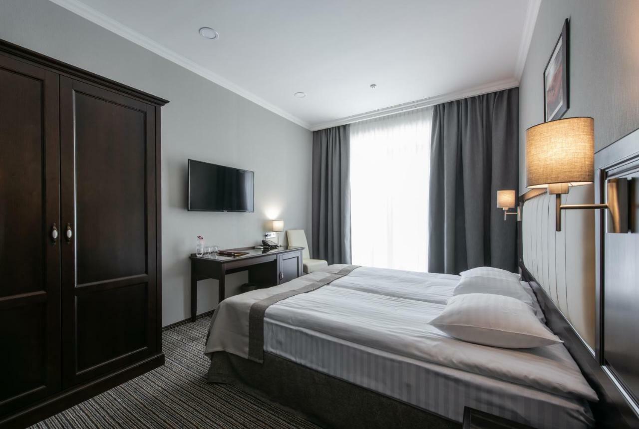 Optima Collection Park Hotel Ivano-Frankivsk Extérieur photo