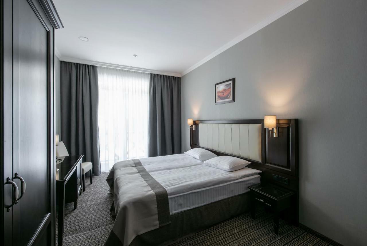 Optima Collection Park Hotel Ivano-Frankivsk Extérieur photo