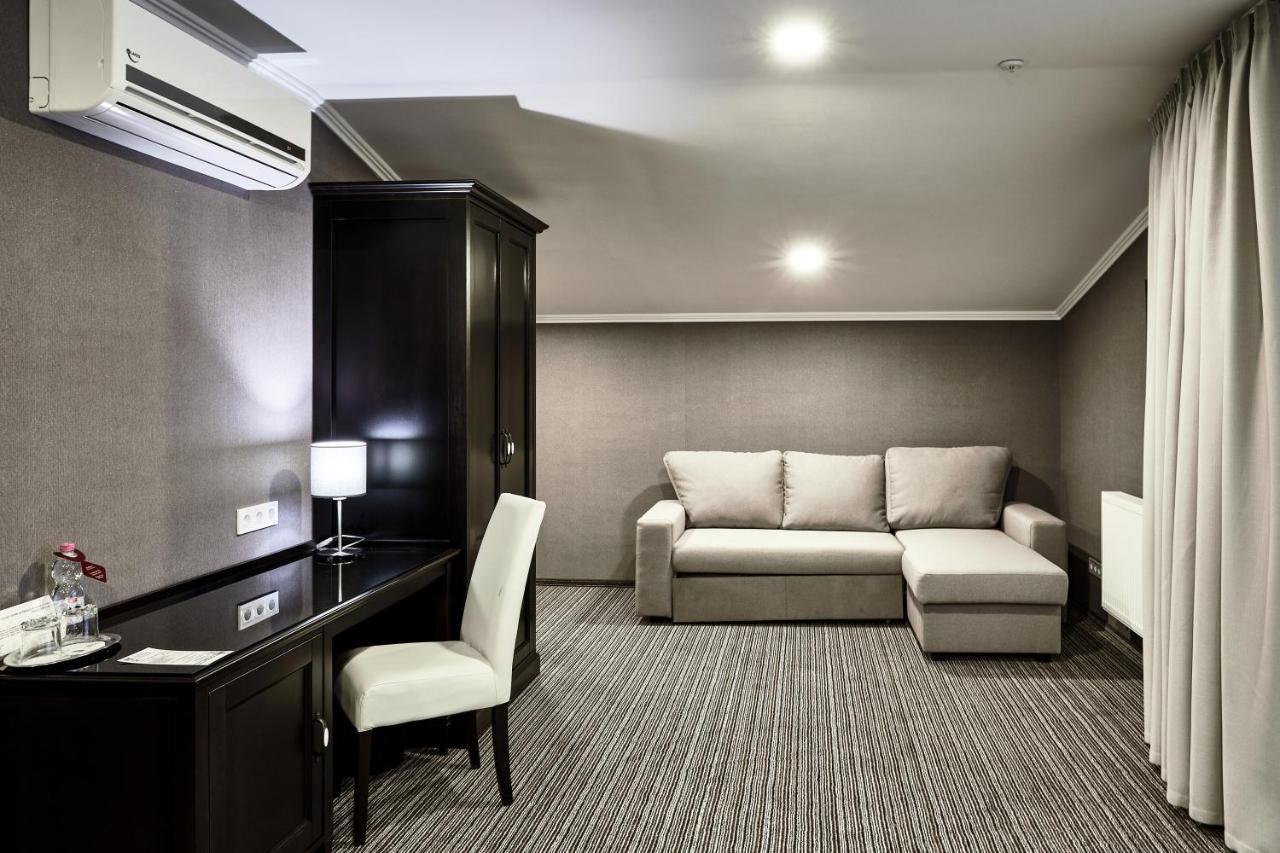Optima Collection Park Hotel Ivano-Frankivsk Extérieur photo