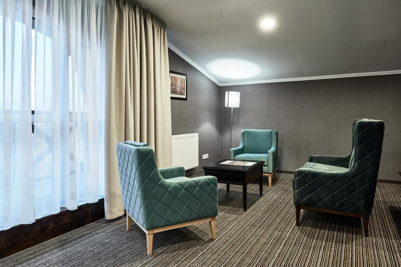 Optima Collection Park Hotel Ivano-Frankivsk Extérieur photo