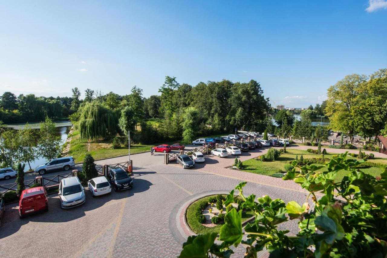 Optima Collection Park Hotel Ivano-Frankivsk Extérieur photo